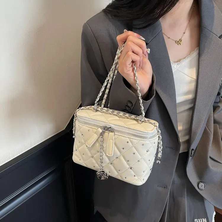 2026 New Box Small Square Bag Simple Messenger Bag Korean Version Fashionable Small Fragrant Wind Rhombus Chain Women's Bag
2026 New Box Small Square Bag Simple Messenger Bag Korean Version Fashionable Small Fragrant Wind Rhombus Chain Women's Bag