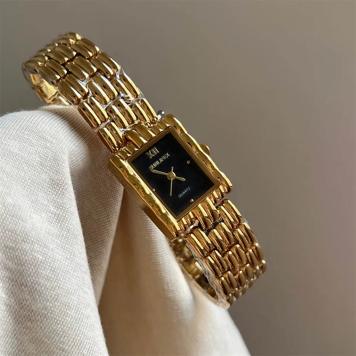 2026 New Rectangular Retro Chain Watch Stainless Steel Gold Bracelet Watch Exquisite Luxury Quartz Watch Gift Accessories Women
2026 New Rectangular Retro Chain Watch Stainless Steel Gold Bracelet Watch Exquisite Luxury Quartz Watch Gift Accessories Women