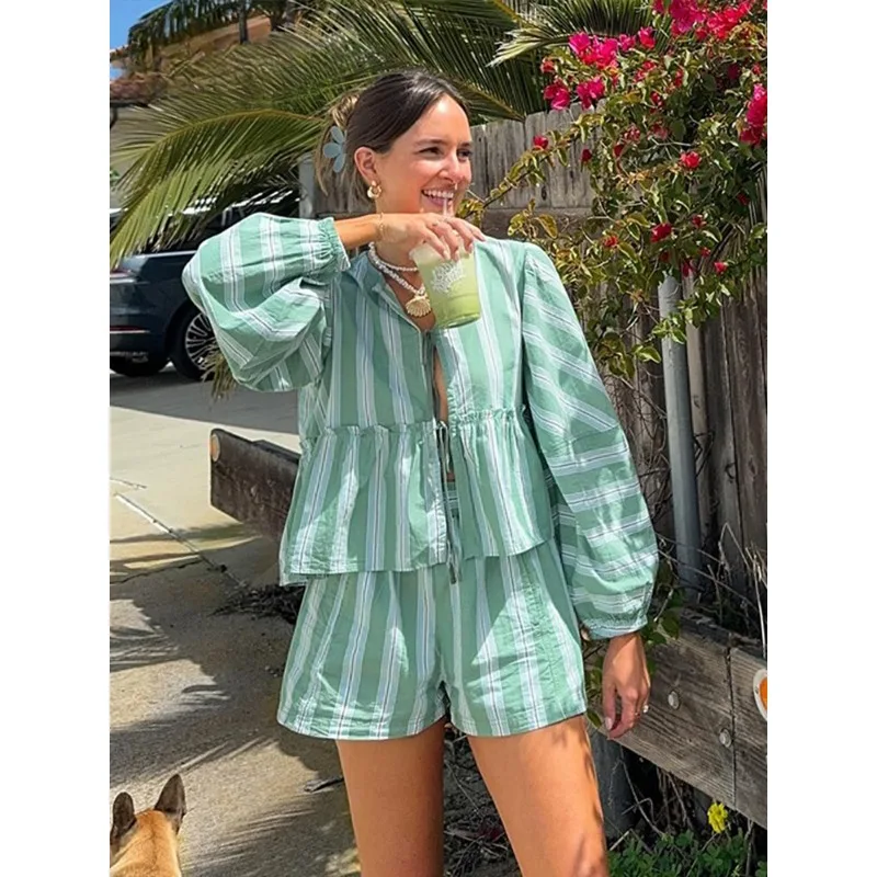 Panelled Striped Shorts Sets For Women 2piece Lace Up Shirts Set High Waist Wide Leg Short Pant 2024 Summer Fashion Lady Outfits
Panelled Striped Shorts Sets For Women 2piece Lace Up Shirts Set High Waist Wide Leg Short Pant 2024 Summer Fashion Lady Outfits