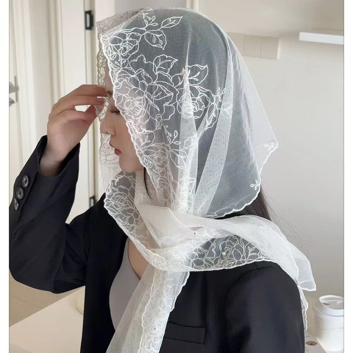 Multifunctional Long Headscarf Gauze Korean Version of Pearl Hot Diamond Lace Scarf Women's Literary Versatile Decorative Neck
Multifunctional Long Headscarf Gauze Korean Version of Pearl Hot Diamond Lace Scarf Women's Literary Versatile Decorative Neck