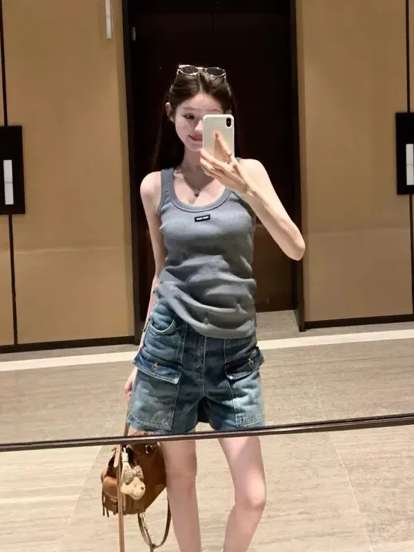 Retro American Washed Denim Shorts Women's High Waist Slimming Casual Hem Straight Leg Pants Summer Fashion Ladies' Jeans
Retro American Washed Denim Shorts Women's High Waist Slimming Casual Hem Straight Leg Pants Summer Fashion Ladies' Jeans