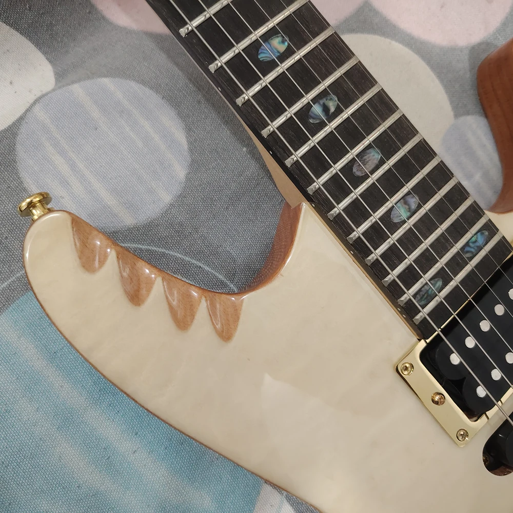 High quality natural wood color electric guitar, golden Floyd vibrato system, ergonomic design, in stock and fast shipping
High quality natural wood color electric guitar, golden Floyd vibrato system, ergonomic design, in stock and fast shipping