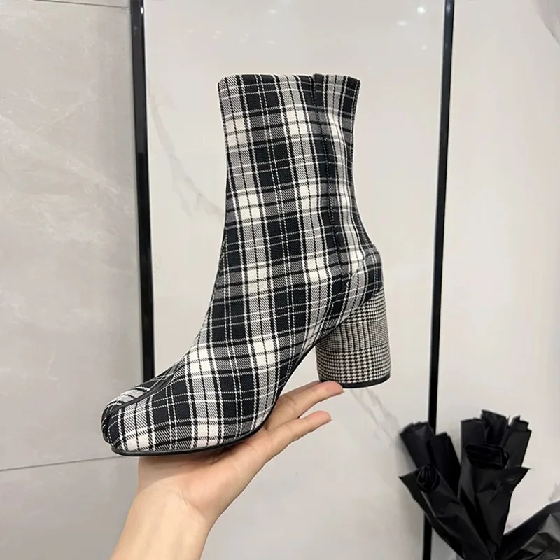 2025 Luxury Brand Designer Split Toe Ankle Boots New Fashion Chunky Round High Heels Women Boots Winter Plaid Boots
2025 Luxury Brand Designer Split Toe Ankle Boots New Fashion Chunky Round High Heels Women Boots Winter Plaid Boots