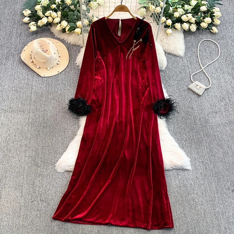 Легкое роскошное шикарное дизайнерское платье для женщин с тяжелой вышивкой из бисера и перьев с v-образным вырезом и волосатыми рукавами, элегантная бархатная длинная юбка
Легкое роскошное шикарное дизайнерское платье для женщин с тяжелой вышивкой из бисера и перьев с v-образным вырезом и волосатыми рукавами, элегантная бархатная длинная юбка