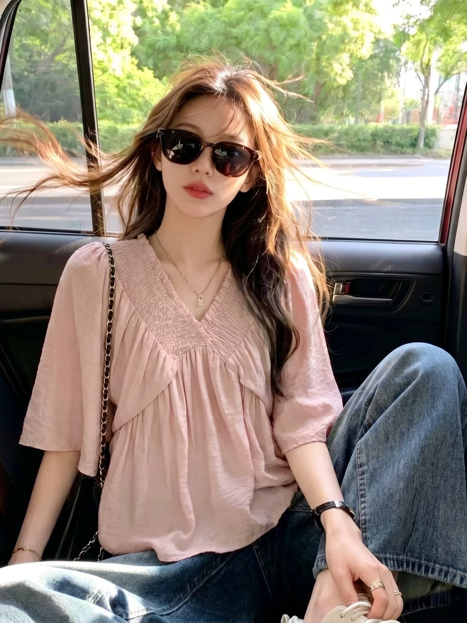 Pink V-Neck Short Sleeve Shirt Women's plus Size Summer New Style Korean Version Loose Fit Cover Belly Commute Style Shirt
Pink V-Neck Short Sleeve Shirt Women's plus Size Summer New Style Korean Version Loose Fit Cover Belly Commute Style Shirt