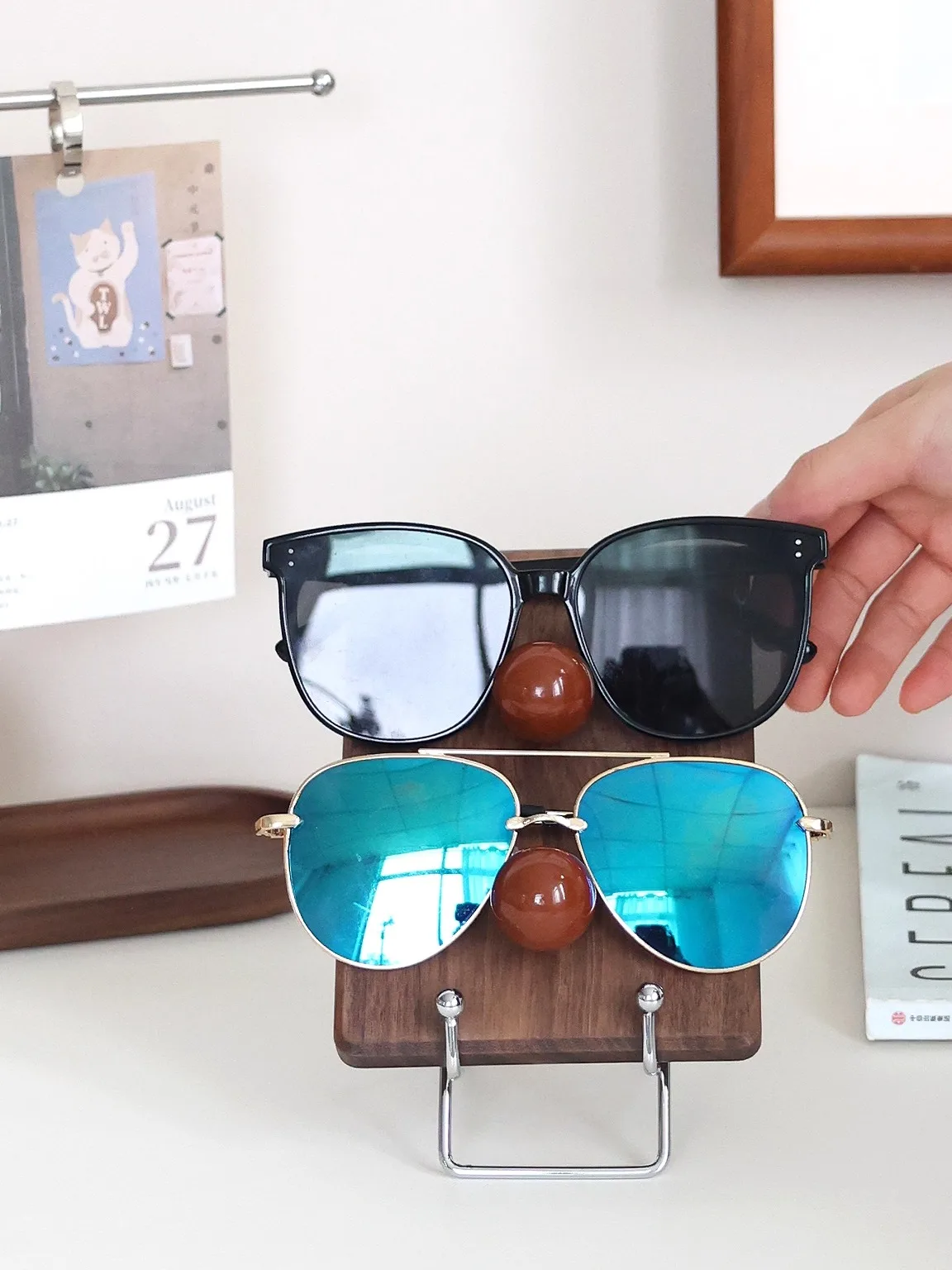 High-End Walnut Wood Creative Real Wood Eyewear Display Stand Sunglasses Storage Ra Glasses Organizer Holder Universal Use
High-End Walnut Wood Creative Real Wood Eyewear Display Stand Sunglasses Storage Ra Glasses Organizer Holder Universal Use