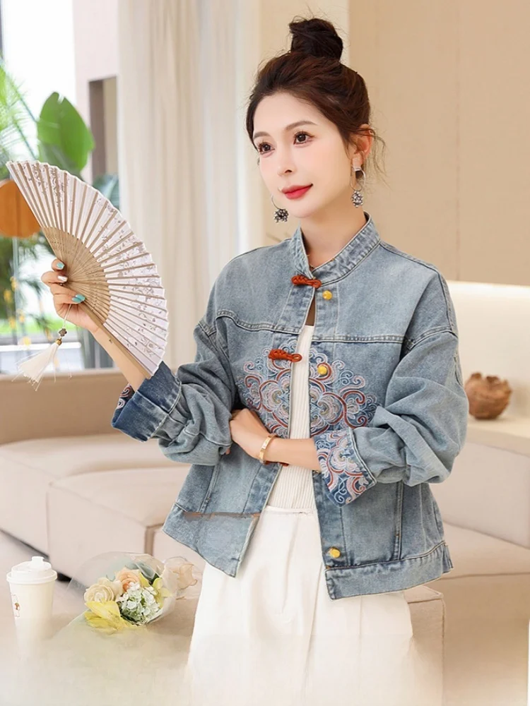 Spring Autumn Women's ort Casual Chinese Sle Light National Wind Jaet Denim Coat Button Embroidery Loose Fit Long Sve
Spring Autumn Women's ort Casual Chinese Sle Light National Wind Jaet Denim Coat Button Embroidery Loose Fit Long Sve