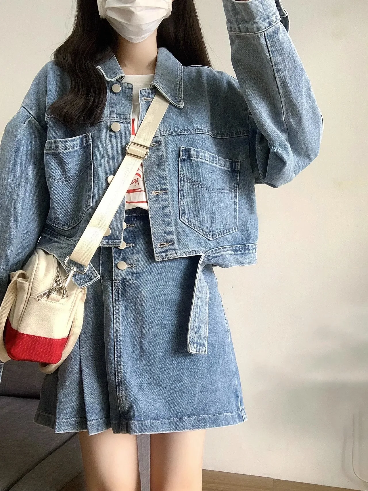 Retro Denim Set Short Shirt Jacket Women's Fashion Spring Collection Skirt Two-Piece Suit Polyester Fabric Trendy Style
Retro Denim Set Short Shirt Jacket Women's Fashion Spring Collection Skirt Two-Piece Suit Polyester Fabric Trendy Style