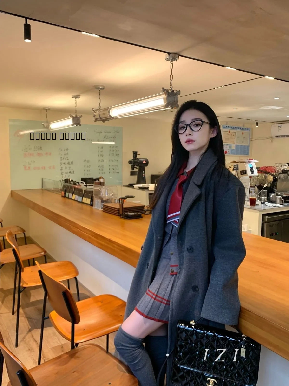 SIMONA Удлиненное шерстяное пальто оверсайз в винтажном стиле, свободного кроя, двубортное, с отложным воротником, для повседневной носки
SIMONA Удлиненное шерстяное пальто оверсайз в винтажном стиле, свободного кроя, двубортное, с отложным воротником, для повседневной носки