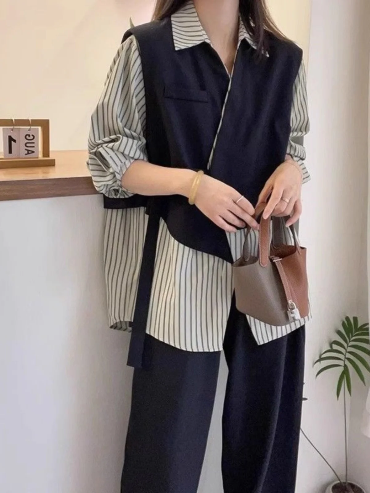 Летний женский свободный крой размера плюс, длинный све, полосатый дизайн, корейская версия, топ с воротником большого размера на пуговицах
Летний женский свободный крой размера плюс, длинный све, полосатый дизайн, корейская версия, топ с воротником большого размера на пуговицах