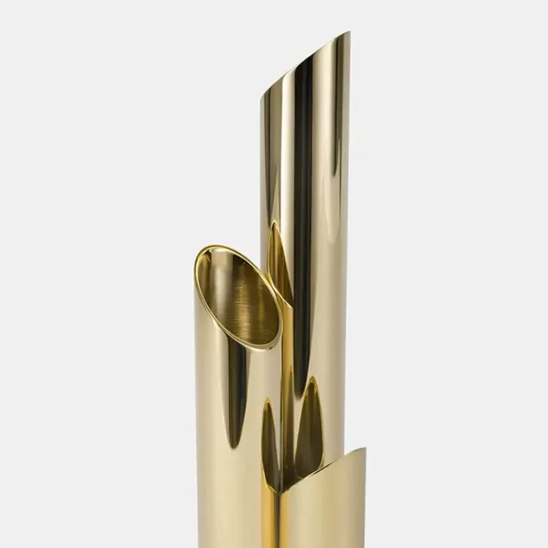 European retro light luxury brass flower ware, living room study bedroom vase decorative ornament
European retro light luxury brass flower ware, living room study bedroom vase decorative ornament
