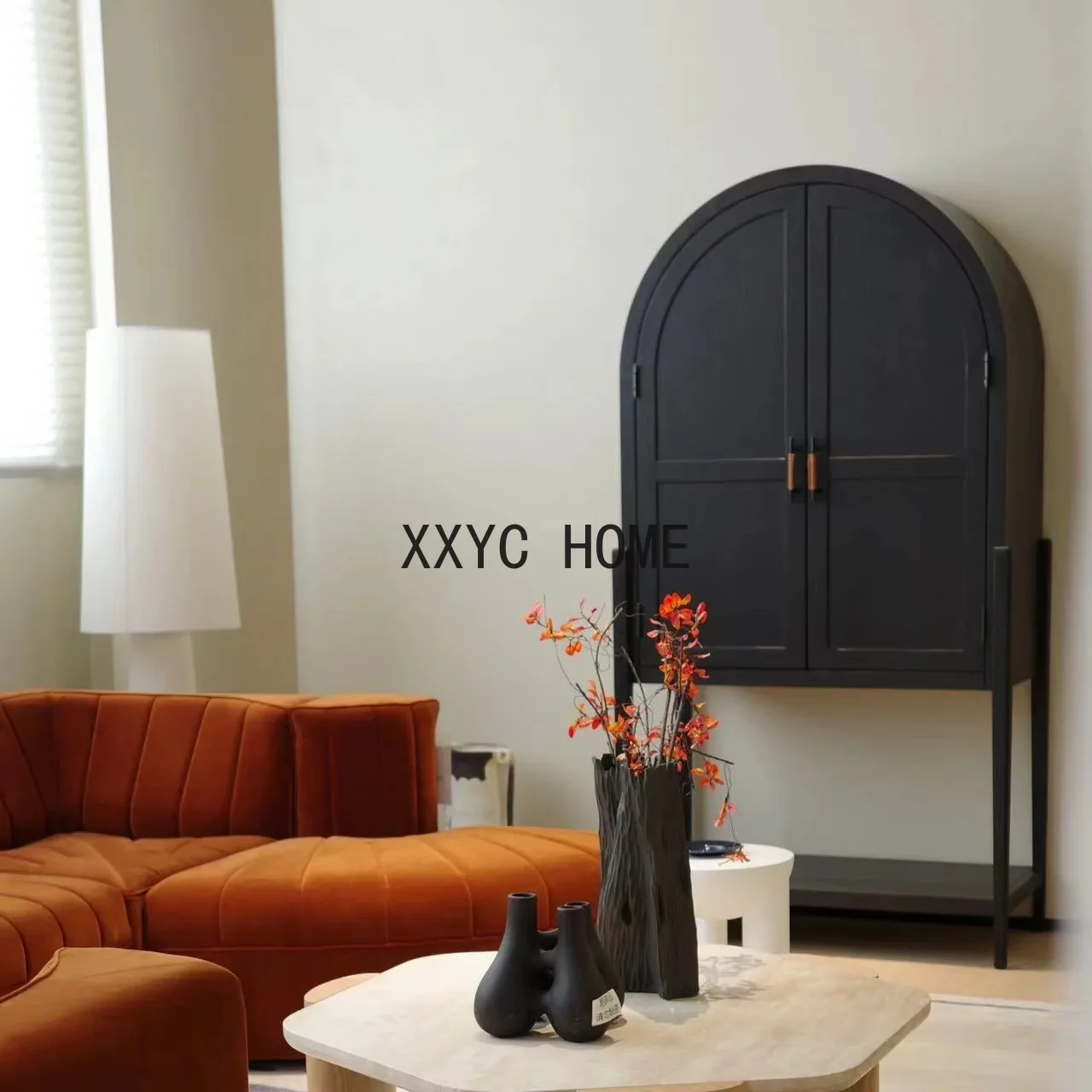 Северо-американский ретро шкаф RH из черной твердой древесины, обеденный шкаф, Французский Простой входной шкаф для гостиной 
Северо-американский ретро шкаф RH из черной твердой древесины, обеденный шкаф, Французский Простой входной шкаф для гостиной