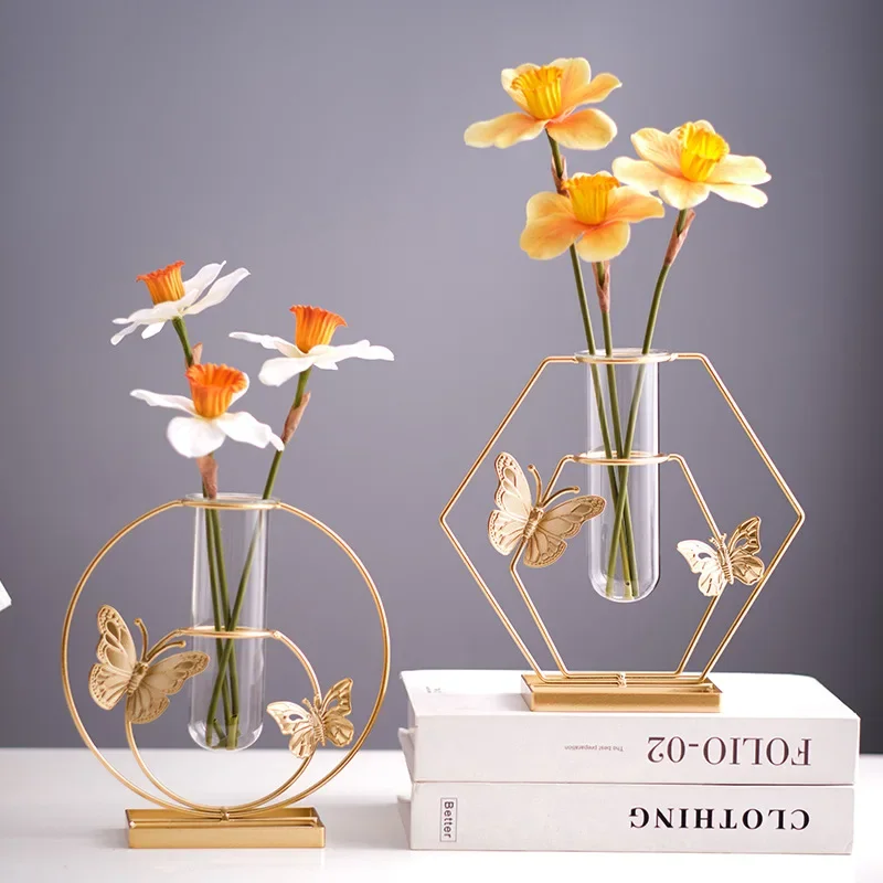 Light Luxury Butterfly Iron Vase Home Living Room Tabletop Flower Arranger Desktop Hydroponic Vase Decoration Accessories Gifts
Light Luxury Butterfly Iron Vase Home Living Room Tabletop Flower Arranger Desktop Hydroponic Vase Decoration Accessories Gifts
