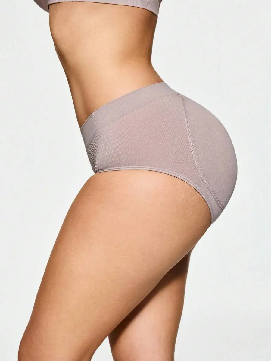 Seamless Mid-Waisted Butt Lift Padded Brief Shapewear Tummy Waist Control
Seamless Mid-Waisted Butt Lift Padded Brief Shapewear Tummy Waist Control