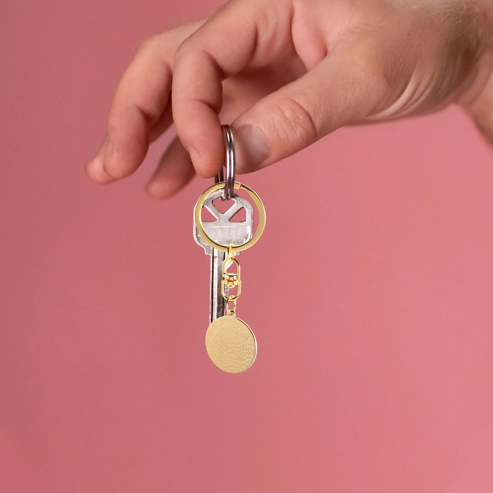 Basketball Keychain Stainless Steel Sports Ball Key Ring Novelty Jewelry for Car Backpack Basketball Enthusiasts Decorative Gift
Basketball Keychain Stainless Steel Sports Ball Key Ring Novelty Jewelry for Car Backpack Basketball Enthusiasts Decorative Gift