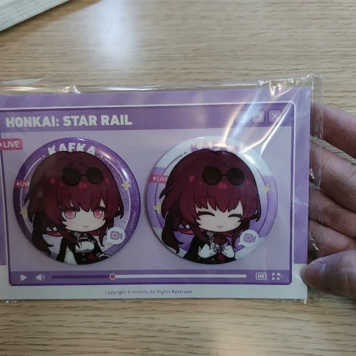 Аниме-игра Honkai: Star Rail Jing Yuan Firefly Kafka Cute Room Series, металлический значок для косплея, брошь на пуговицах Itabag, официальная miHoYo
Аниме-игра Honkai: Star Rail Jing Yuan Firefly Kafka Cute Room Series, металлический значок для косплея, брошь на пуговицах Itabag, официальная miHoYo