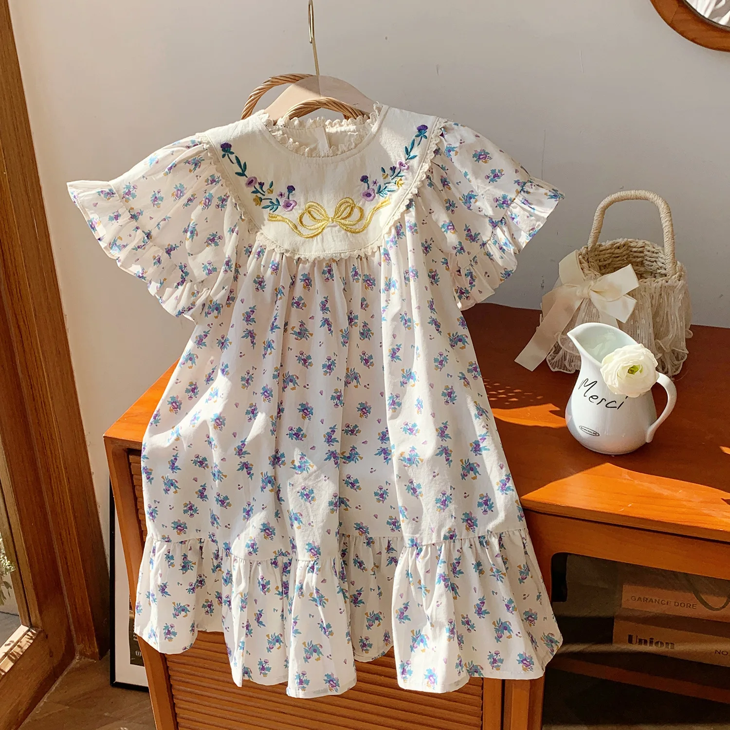 French Girls Dress 2025 Summer Kids Clothes Floral Embroidery Flared Sleeve Cake Dress For Children'S 2-8Y Sweet Casual Dress
French Girls Dress 2025 Summer Kids Clothes Floral Embroidery Flared Sleeve Cake Dress For Children'S 2-8Y Sweet Casual Dress