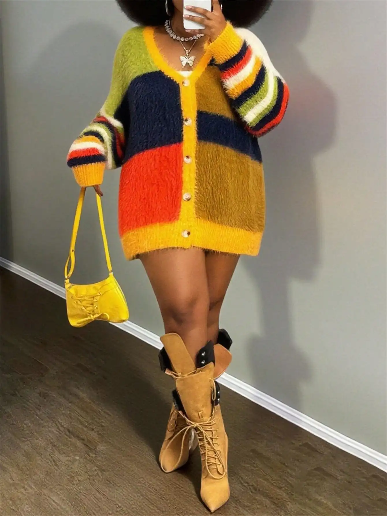 Кардиган с цветными блоками для женщин — свободный крой, осенне-зимний трикотаж с полосатыми рукавами и пуговицами
Кардиган с цветными блоками для женщин — свободный крой, осенне-зимний трикотаж с полосатыми рукавами и пуговицами