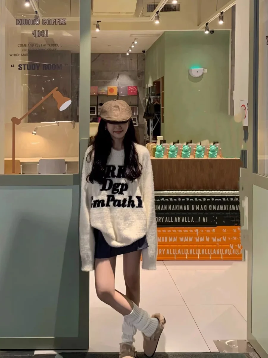 Soft Cozy Loose round Neck Pullover Women's Knitted Sweater Autumn Lazy Style New 2026 Fluffy Long Sleeve Thermal Top
Soft Cozy Loose round Neck Pullover Women's Knitted Sweater Autumn Lazy Style New 2026 Fluffy Long Sleeve Thermal Top