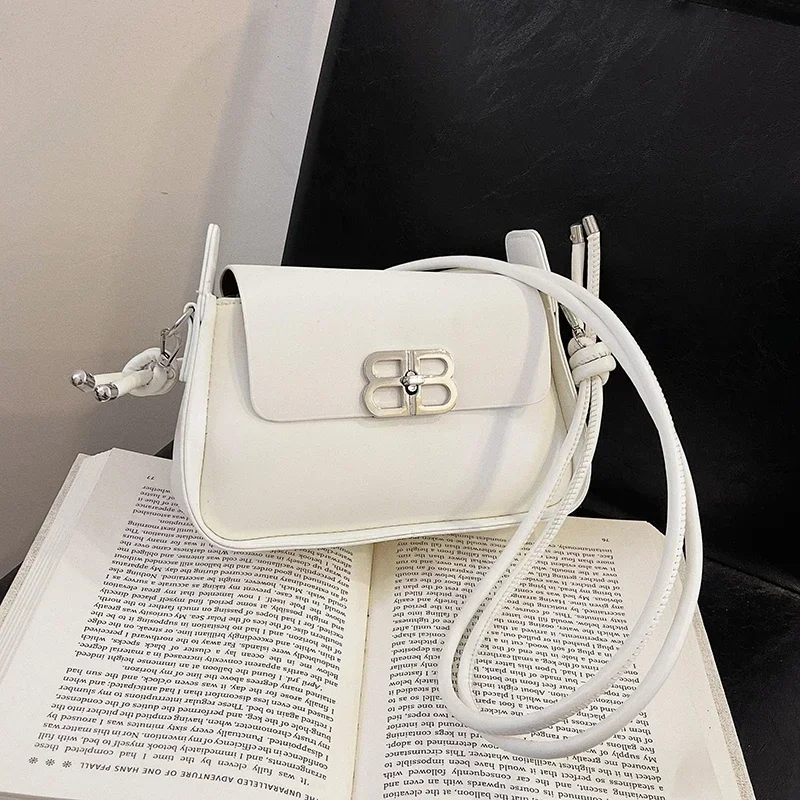 Timeless Shoulder Bag for Ladies in Genuine Leather, Elegant Design with Adjustable Length By Famous Designer
Timeless Shoulder Bag for Ladies in Genuine Leather, Elegant Design with Adjustable Length By Famous Designer