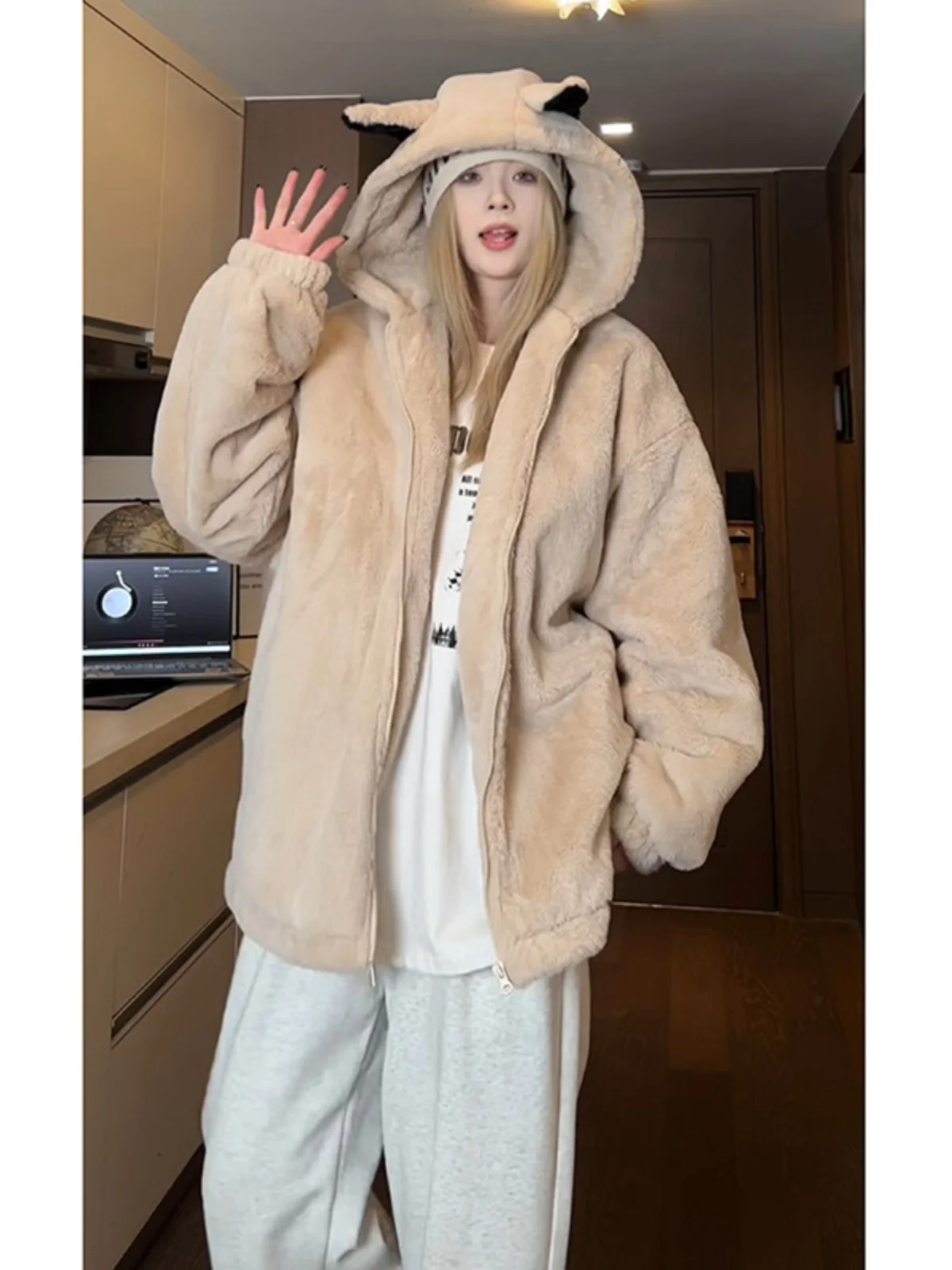 Double-Sided Lamb Fur Vest Warm Faionable Faux Fur Hooded Cotton Clothes Lazy Sle Couple Plu Cotton Jaet Youth ula...
Double-Sided Lamb Fur Vest Warm Faionable Faux Fur Hooded Cotton Clothes Lazy Sle Couple Plu Cotton Jaet Youth ula...