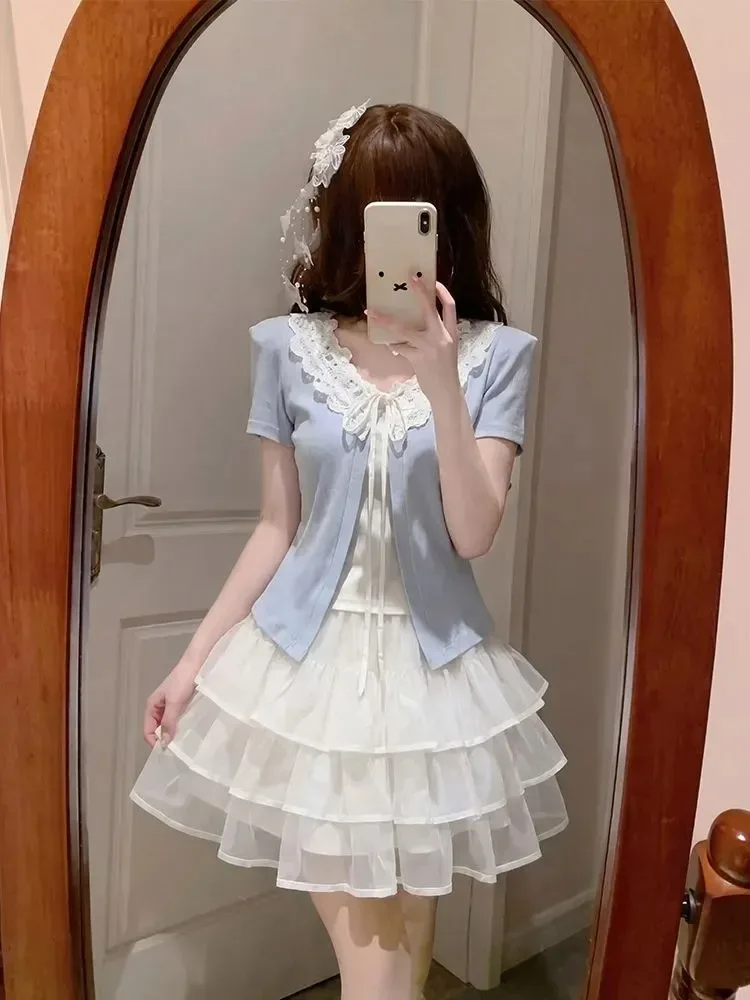 Y2K Loita Three Piece Set Lace Trim Cardigan + Top + Tiered Skirt Kawaii Lolita Sweet Girl Y2K Hrajuku Summer Streetwear Outfit
Y2K Loita Three Piece Set Lace Trim Cardigan + Top + Tiered Skirt Kawaii Lolita Sweet Girl Y2K Hrajuku Summer Streetwear Outfit