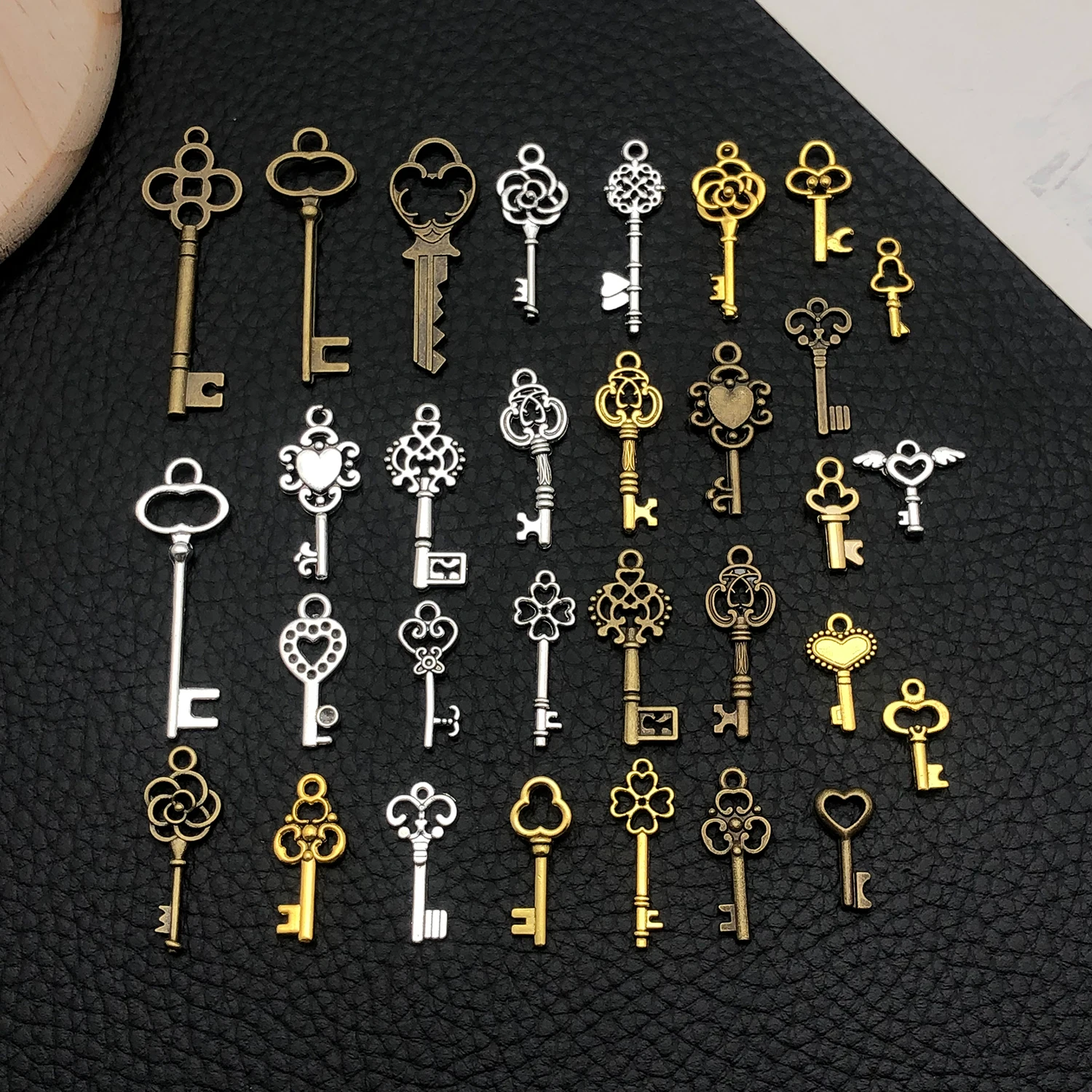 30pcs assorted small key charms (1 each style) for DIY jewelry crafting - necklaces, bracelets & earrings.
30pcs assorted small key charms (1 each style) for DIY jewelry crafting - necklaces, bracelets & earrings.