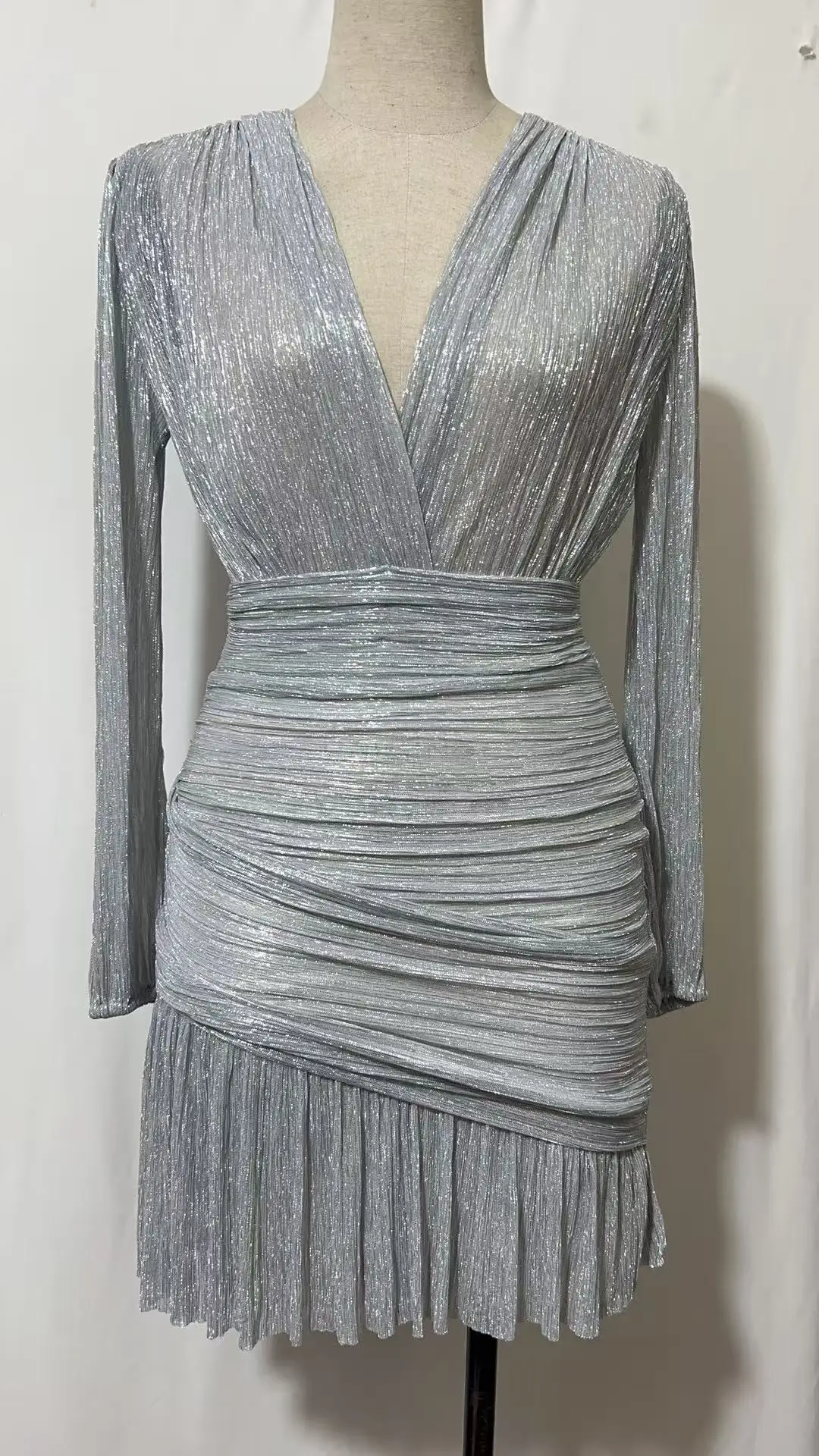 French Style Party Eneving Design Sexy V-neck Pleated Shinging Fabric Women Puffle Dress High Quality
French Style Party Eneving Design Sexy V-neck Pleated Shinging Fabric Women Puffle Dress High Quality