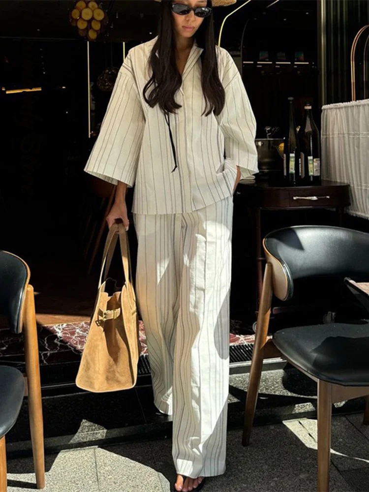 Casual Striped Women's Long Pants Set Long Sleeved Collar Top Wide Leg Pants Suit 2025 Summer Fashion 2-piece Office Lady Outfit
Casual Striped Women's Long Pants Set Long Sleeved Collar Top Wide Leg Pants Suit 2025 Summer Fashion 2-piece Office Lady Outfit