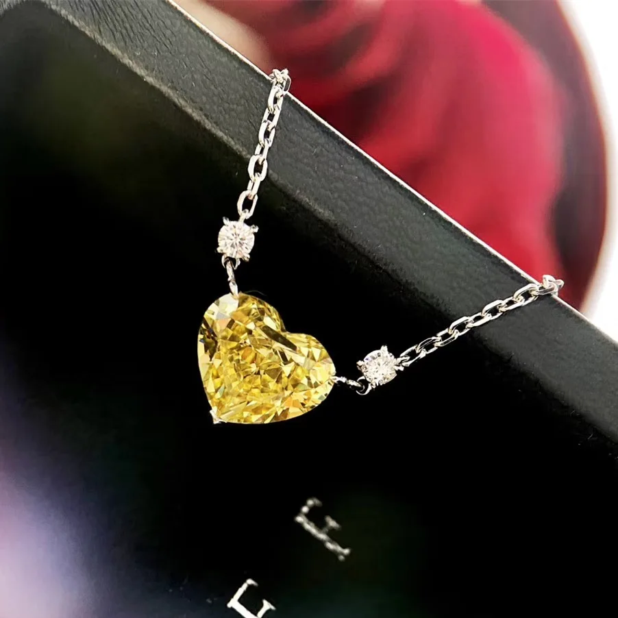 Yellow Diamond Love Necklace S925 Sterling Silver 4 Carat Heart Diamond Pendant Yellow Simulation Diamond Clavicle Chain
Yellow Diamond Love Necklace S925 Sterling Silver 4 Carat Heart Diamond Pendant Yellow Simulation Diamond Clavicle Chain