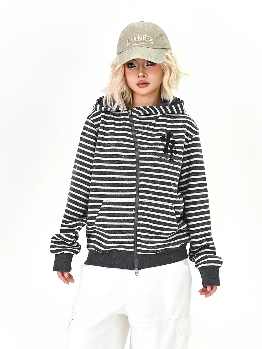 Корейская свободная женская толстовка-кардиган в полоску, весна 2026, модная верхняя одежда, удобная уличная одежда с длинными рукавами
Корейская свободная женская толстовка-кардиган в полоску, весна 2026, модная верхняя одежда, удобная уличная одежда с длинными рукавами