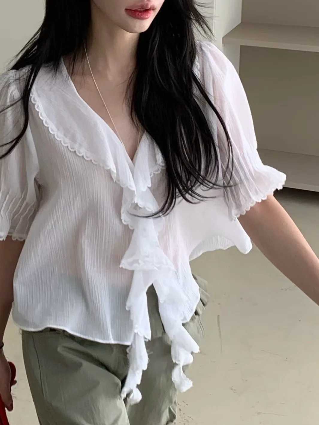 Dongda Gate Fashion Comfortable New Trend Women's Shirt Ins Gentle Versatile Turn-down Collar Lace Trim Blouse Summer Polyester
Dongda Gate Fashion Comfortable New Trend Women's Shirt Ins Gentle Versatile Turn-down Collar Lace Trim Blouse Summer Polyester
