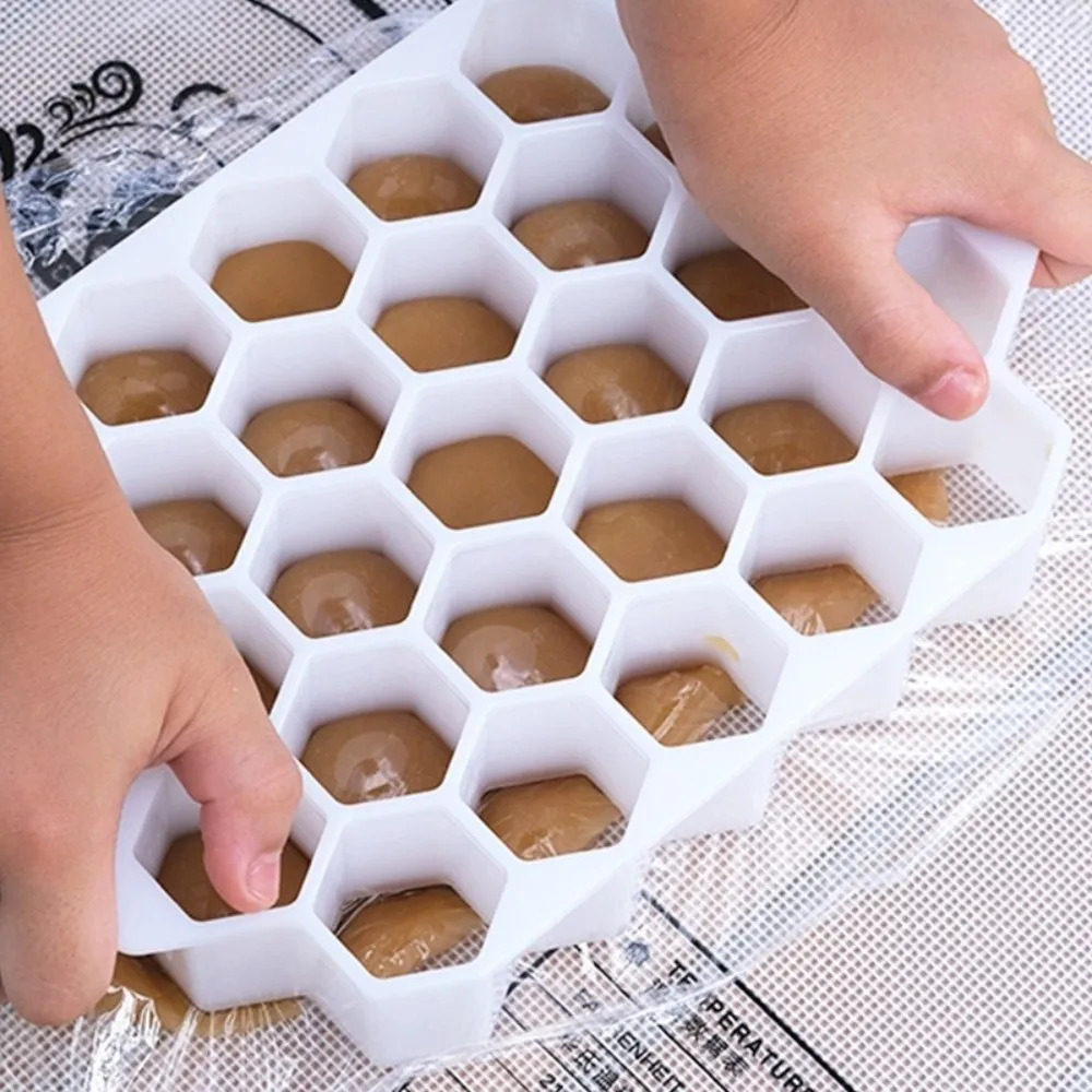 27 Holes Pastry Divider Plastic Precise Molding Dumpling Maker Mold Reusable Quick Efficient Honeycomb Divider Wontons Making
27 Holes Pastry Divider Plastic Precise Molding Dumpling Maker Mold Reusable Quick Efficient Honeycomb Divider Wontons Making