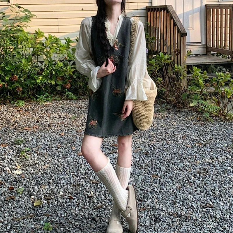 Heavy Sequin Embroidered Denim Dress Women Fall 2025 New Vintage French Loose Layered Vest Short Skirt
Heavy Sequin Embroidered Denim Dress Women Fall 2025 New Vintage French Loose Layered Vest Short Skirt