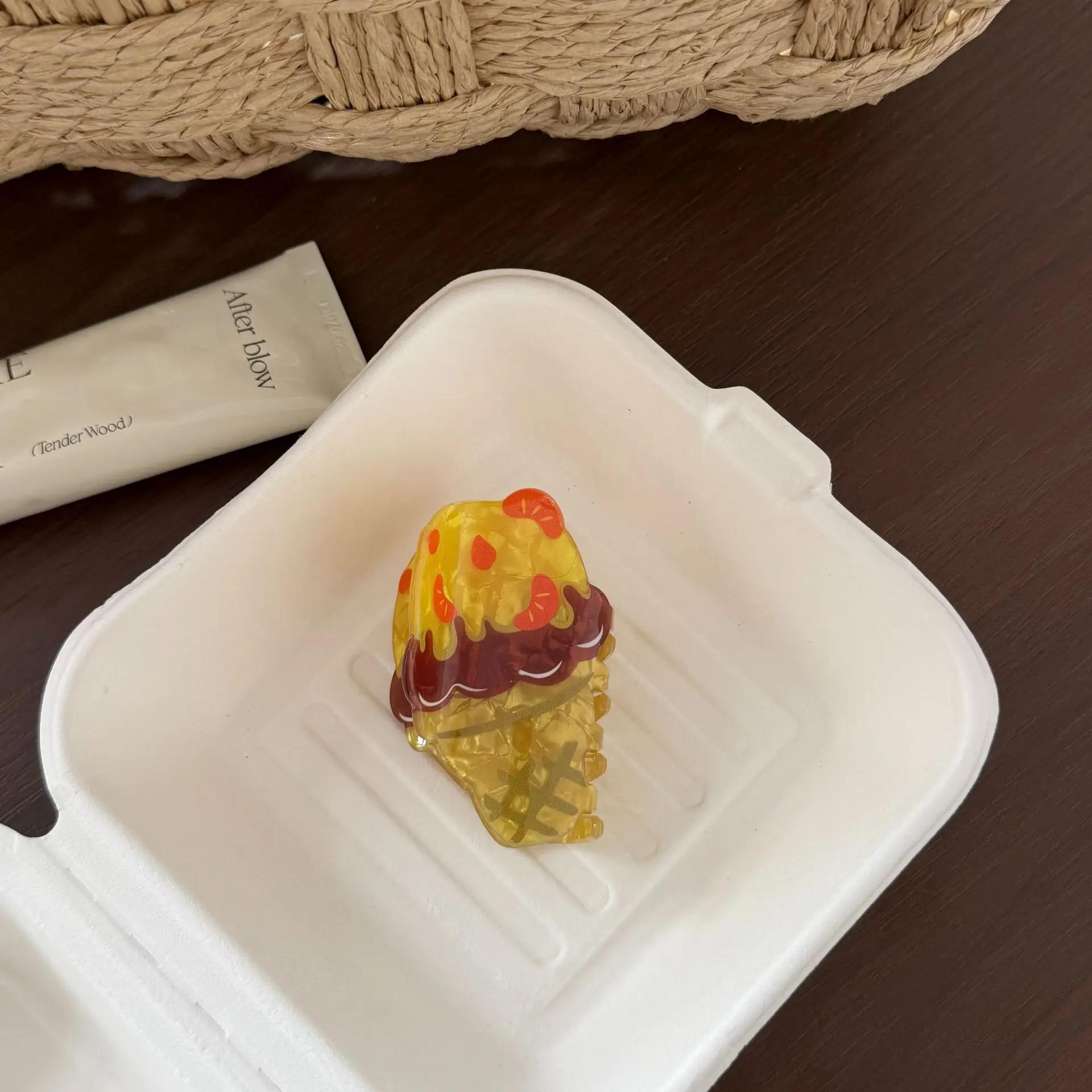 Premium Acrylic Shark Hair Claw Ice Cream Cone Shape Colorful Cute Girly Funny Daily Use High Quality Girl Hair Accessoires
Premium Acrylic Shark Hair Claw Ice Cream Cone Shape Colorful Cute Girly Funny Daily Use High Quality Girl Hair Accessoires