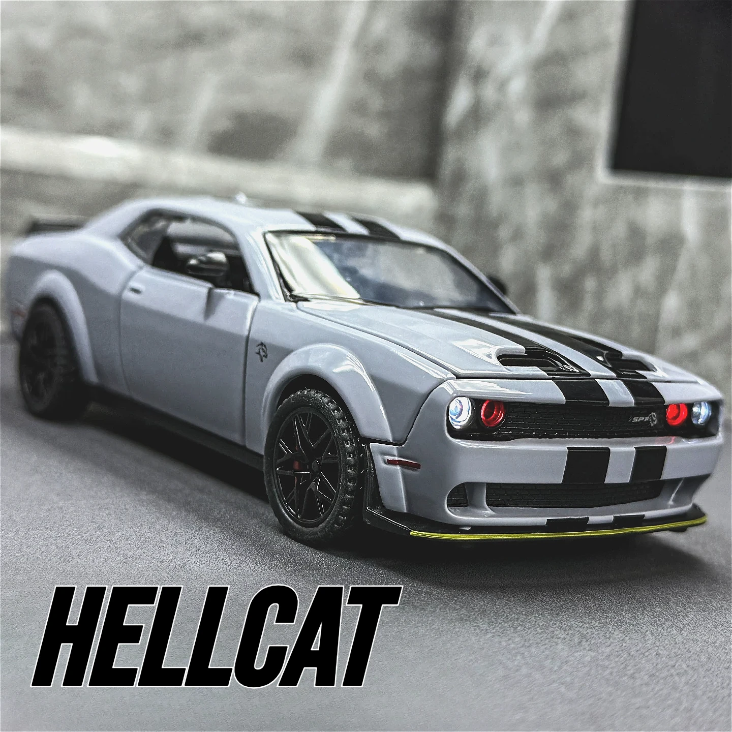1:32 Scale Challenger SRT Hellcat Models Toys Cars Alloy Diecast Doors Opened Miniature Muscle Sports Car Exquisite Interior Toy
1:32 Scale Challenger SRT Hellcat Models Toys Cars Alloy Diecast Doors Opened Miniature Muscle Sports Car Exquisite Interior Toy