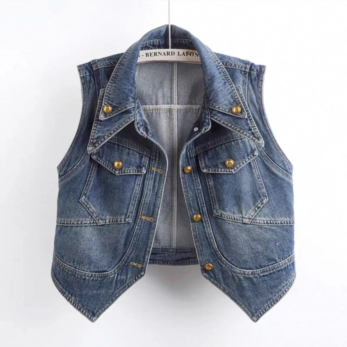 American Retro Denim Vest Women's Spring Summer Waistcoat New Lapel Small Short Sleeveless Jacket Casual Simple Jeans Top
American Retro Denim Vest Women's Spring Summer Waistcoat New Lapel Small Short Sleeveless Jacket Casual Simple Jeans Top