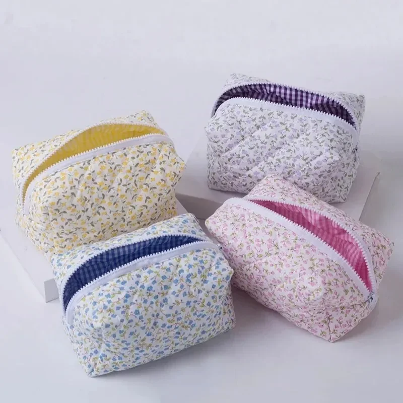 1PC Flower Printed Puffy Quilted Zipper Makeup Bag Large Cosmetic Pouch Toiletry Organizer Travel Storage Bag Waterproof
1PC Flower Printed Puffy Quilted Zipper Makeup Bag Large Cosmetic Pouch Toiletry Organizer Travel Storage Bag Waterproof