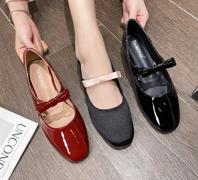 2025 New Square Toe Glossy Leather Flats Women Bowknot Mary Jane Shoes Female Red Dance Ballets Party Ball Bridal Wedding Shoes
2025 New Square Toe Glossy Leather Flats Women Bowknot Mary Jane Shoes Female Red Dance Ballets Party Ball Bridal Wedding Shoes