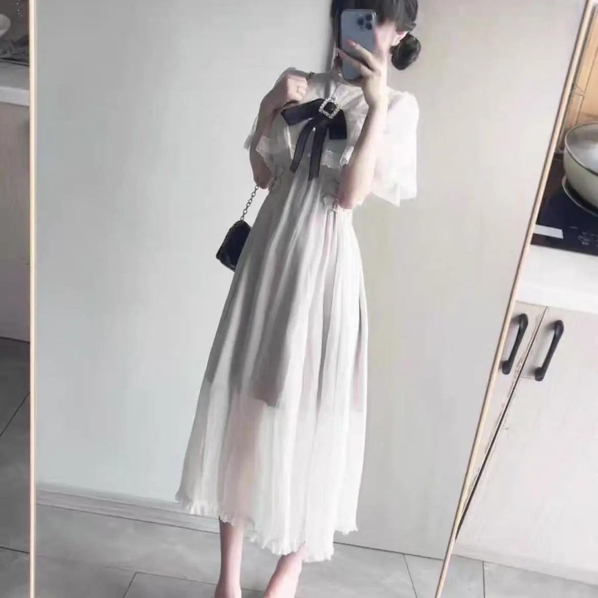 Rojita Japanese jirai kei mass-produced cover yarn cape half-sleeve brooch double-layer lace dress white to gray
Rojita Japanese jirai kei mass-produced cover yarn cape half-sleeve brooch double-layer lace dress white to gray