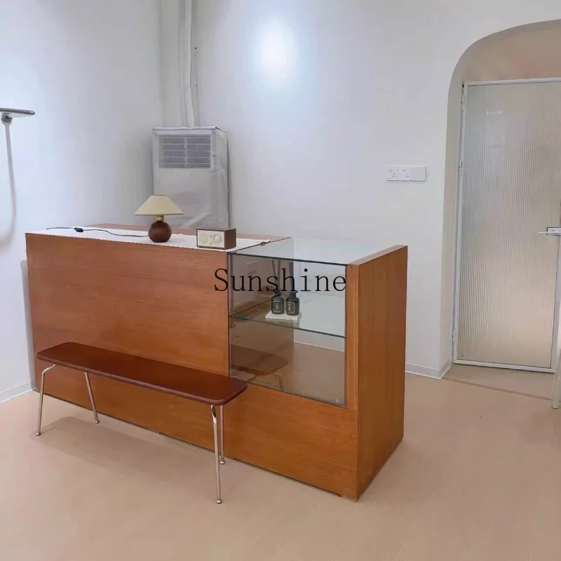 Beauty salon company simple reception desk women's clothing store high-end counter
Beauty salon company simple reception desk women's clothing store high-end counter