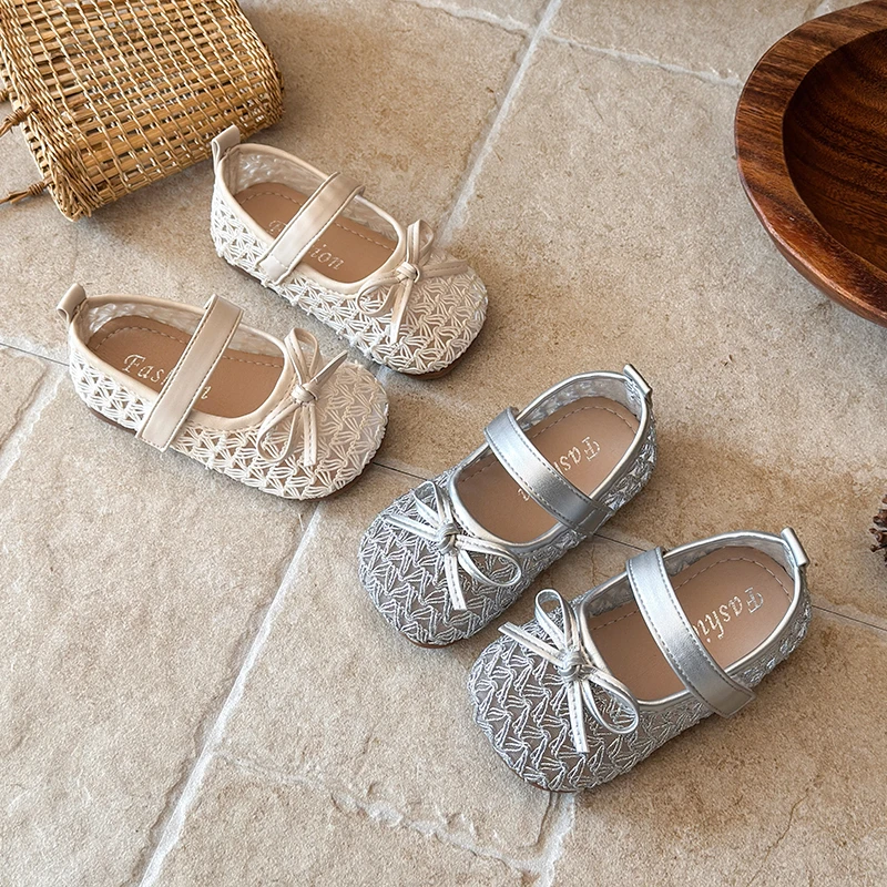 Girls' 2026 Spring and Summer New Hollow Breathable Beach Sandals Leisure Soft-soled Non-slip Baotou Sandals for Boys and Girls.
Girls' 2026 Spring and Summer New Hollow Breathable Beach Sandals Leisure Soft-soled Non-slip Baotou Sandals for Boys and Girls.