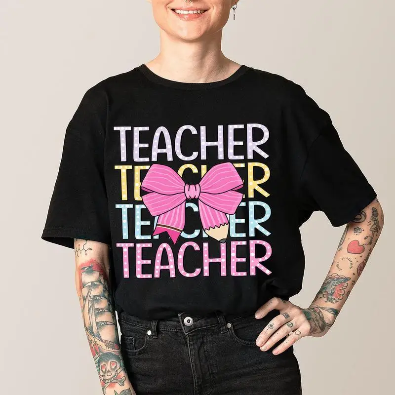 Cute Teacher T-shirt with Bow, Back to School Graphic Tee, Funny Teacher Appreciation Gift for Women Men, Oversized Casual Top
Cute Teacher T-shirt with Bow, Back to School Graphic Tee, Funny Teacher Appreciation Gift for Women Men, Oversized Casual Top