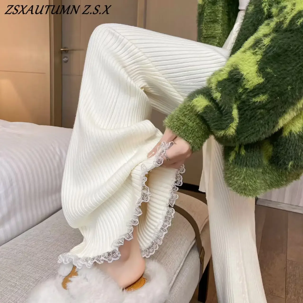 Autumn Winter Thick Lace Knit Wide-leg Pants Women's Strip High Waisted Slim Solid Color All-match Fashion Lazy Trousers Female
Autumn Winter Thick Lace Knit Wide-leg Pants Women's Strip High Waisted Slim Solid Color All-match Fashion Lazy Trousers Female