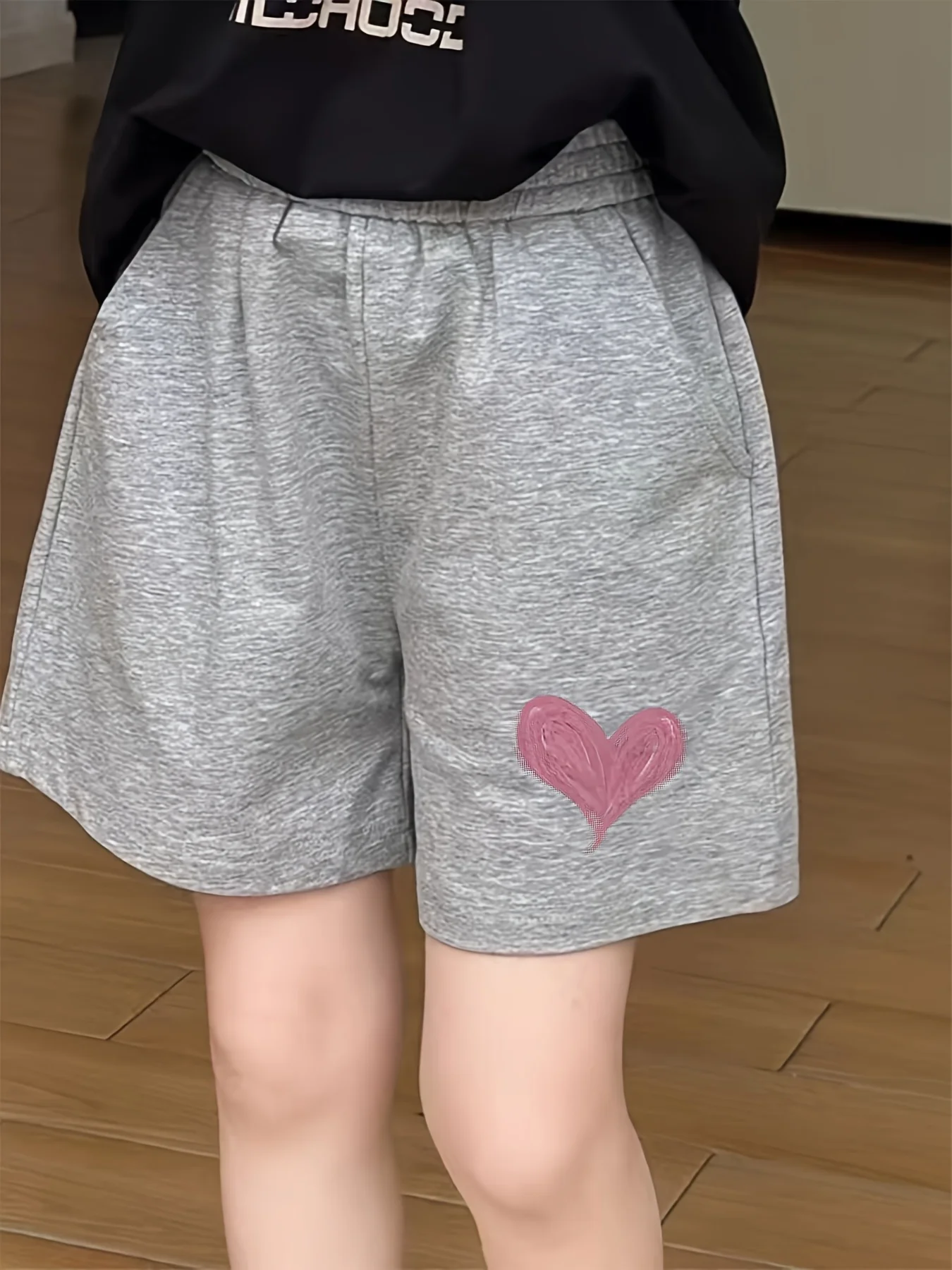 2026 Women's Summer Casual Shorts Pink Heart Print Loose Fit Stylish and Versatile Suitable for Gym and Lounge Wear
2026 Women's Summer Casual Shorts Pink Heart Print Loose Fit Stylish and Versatile Suitable for Gym and Lounge Wear