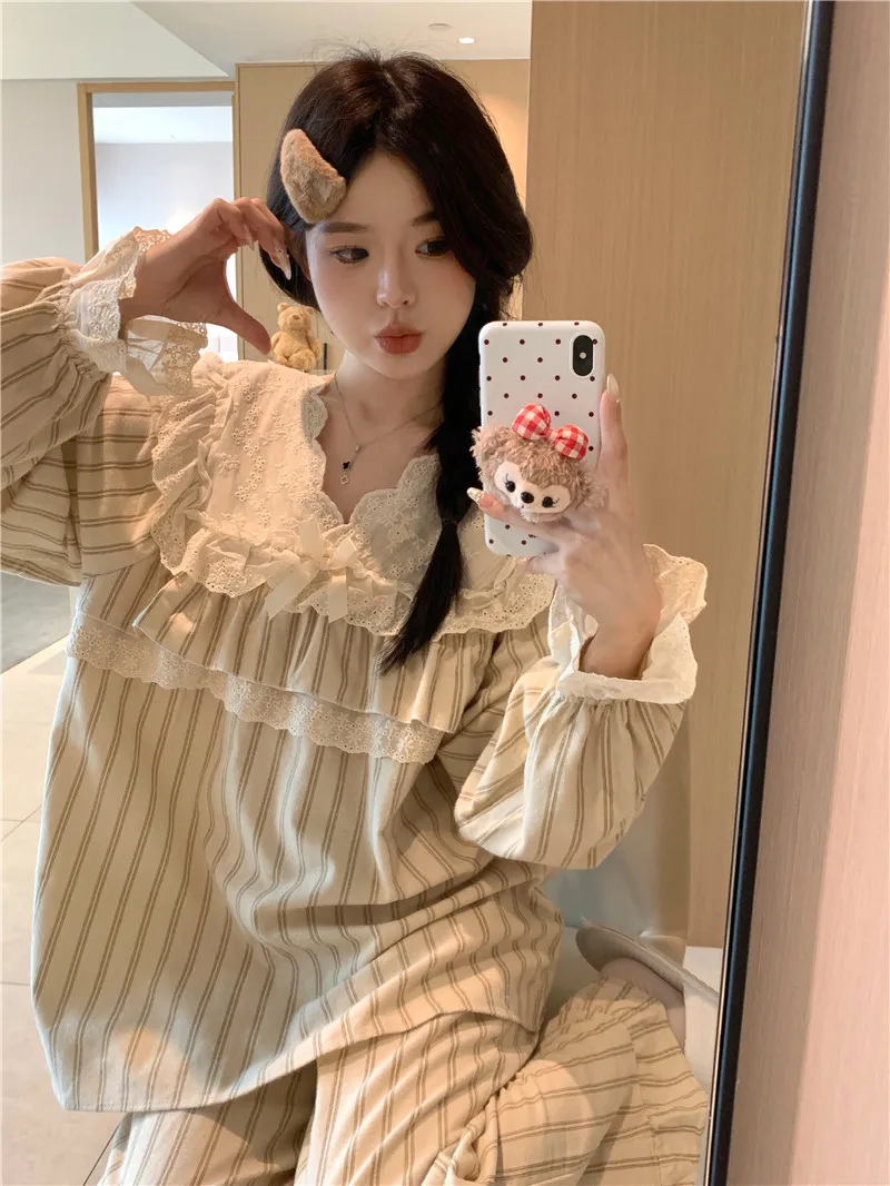 lace v-neck blouse + trousers two piece pajamas set women kawaii couple lovers home suit korean cotton autumn sleepwear loose
lace v-neck blouse + trousers two piece pajamas set women kawaii couple lovers home suit korean cotton autumn sleepwear loose