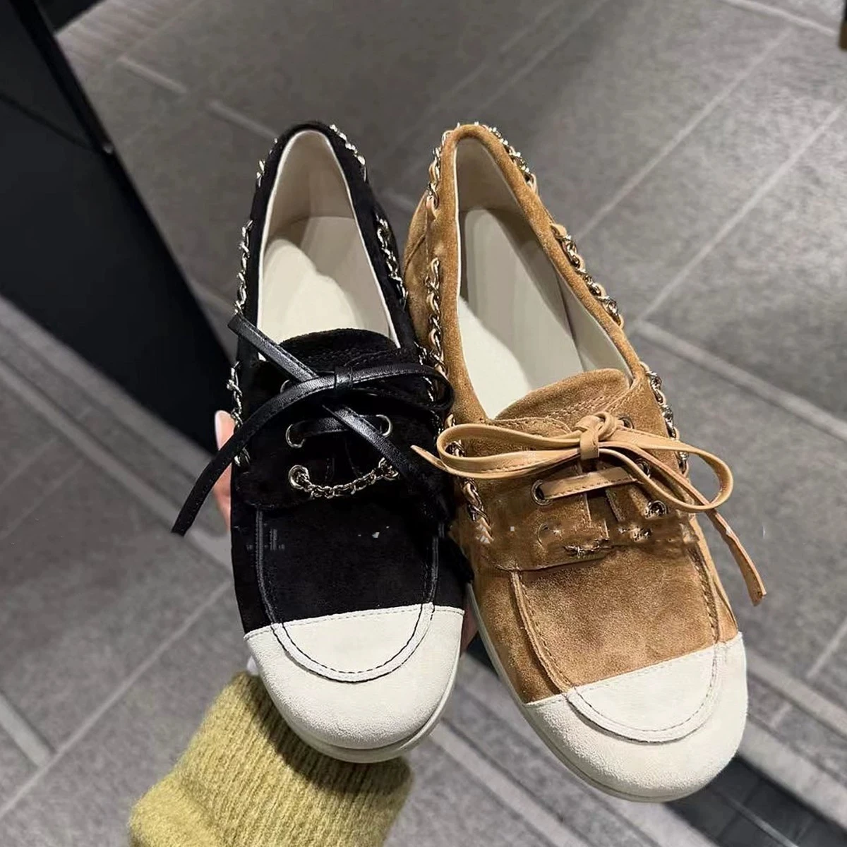 Новые замшевые лоферы для женщин на весну-осень, с круглым носком, на шнуровке, удобные повседневные туфли на плоской подошве для ежедневных поездок и прогулок на улице
Новые замшевые лоферы для женщин на весну-осень, с круглым носком, на шнуровке, удобные повседневные туфли на плоской подошве для ежедневных поездок и прогулок на улице