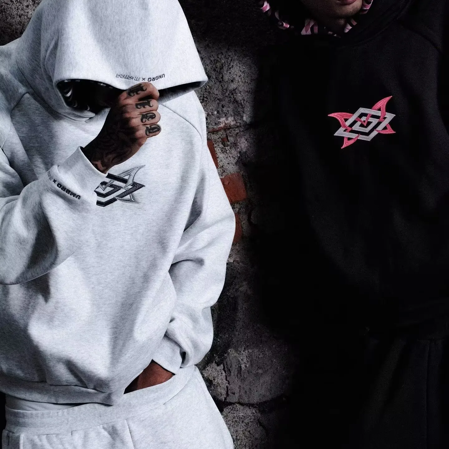 American Hip Hop Streetwear Mertra Embroidered Letter Block Print High Street Collaborative Hoodie Sweatpants Set Unisex
American Hip Hop Streetwear Mertra Embroidered Letter Block Print High Street Collaborative Hoodie Sweatpants Set Unisex