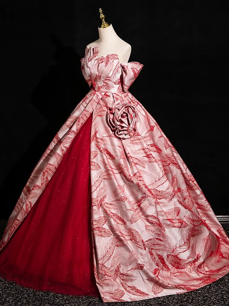 A strapless chorus performance of light luxury and niche art examination singing elegant dress
A strapless chorus performance of light luxury and niche art examination singing elegant dress