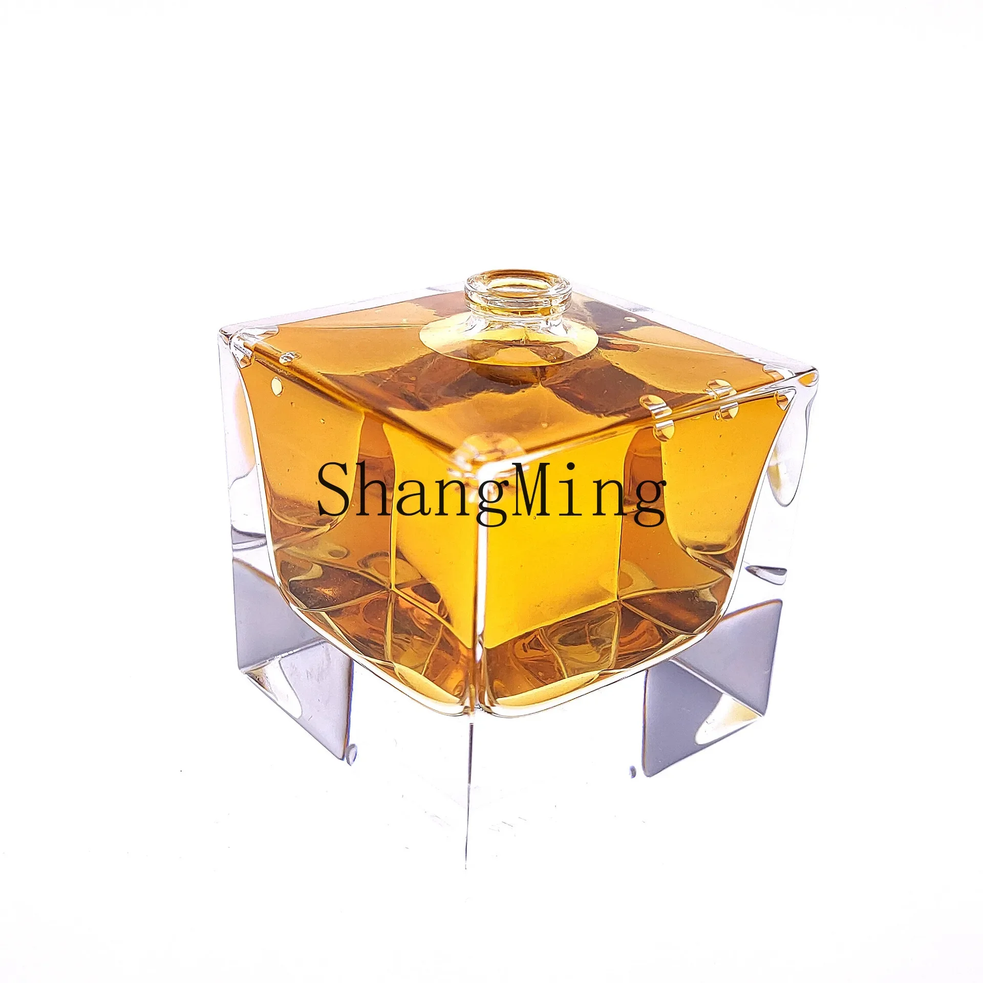 CL square high-grade polished perfume bottle crystal white material thick bottom bayonet invisible straw perfume bottle
CL square high-grade polished perfume bottle crystal white material thick bottom bayonet invisible straw perfume bottle